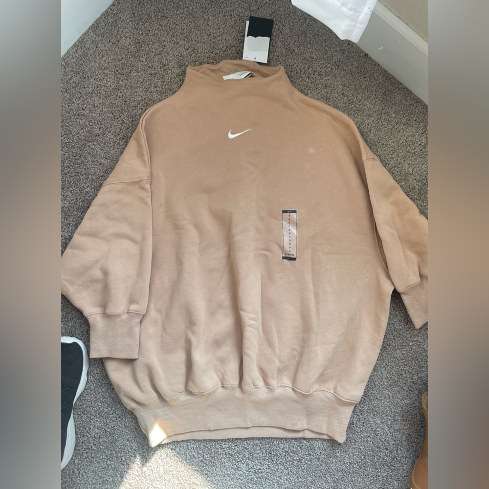 Nike oversized seater